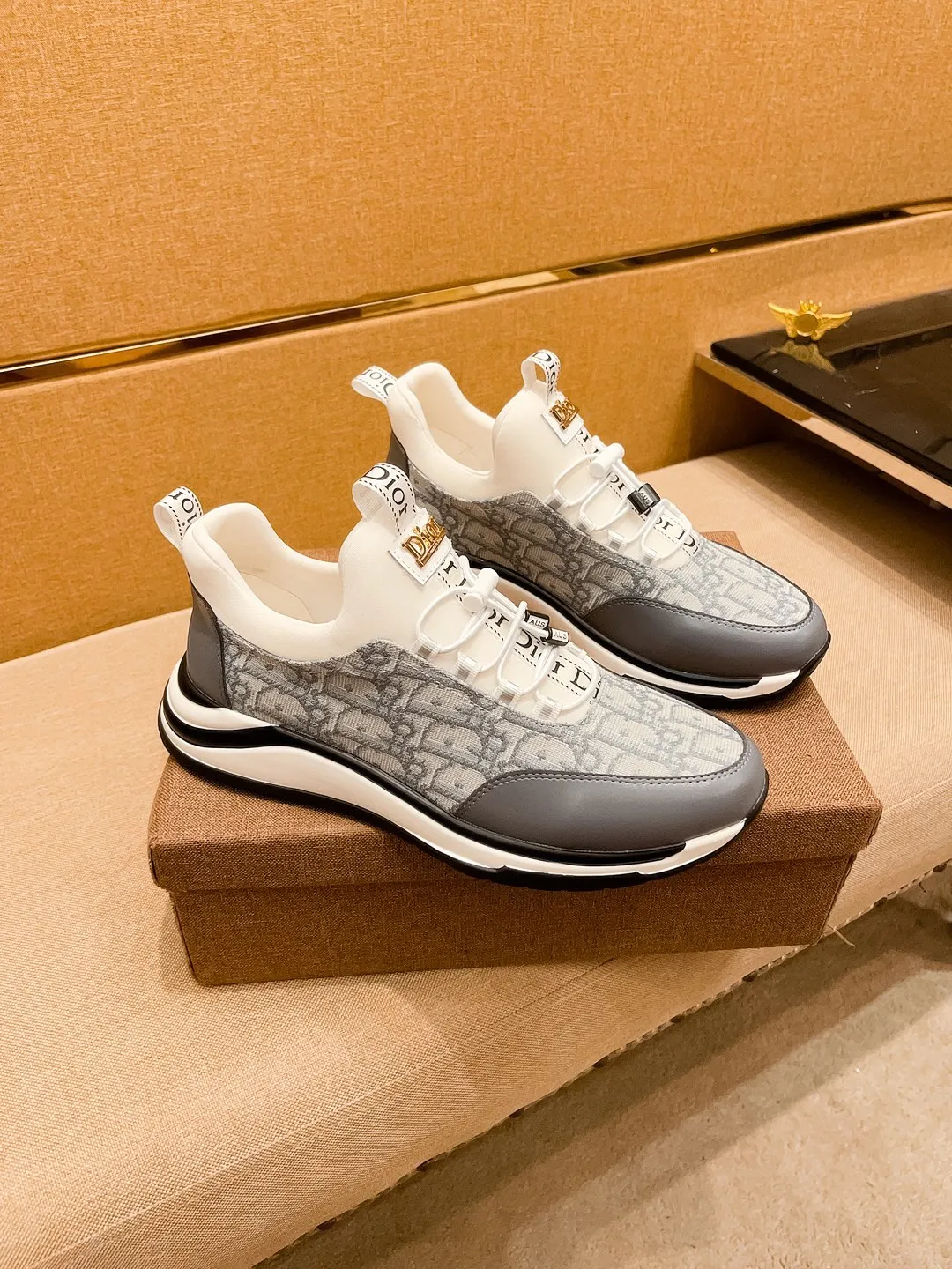 Men's shoes💰 400💰🔥 [Dior] High-end men's shoes brand official website 1:1 latest masterpiece: the upper is made of Italian imported first-layer cowhide with a comfortable and breathable lining ➕original non-slip and wear-resistant outsole🔥, making walking more convenient and comfortable! An exclusive new model, a stunning work, a beautiful 1:1 replica [color] compared to the official quality! Create a fashionable personality to set off your uniqueness! A must-have for trendy men! Classic 🔥Size: 38-44 Color: 🔥 2⃣️colors available🔥